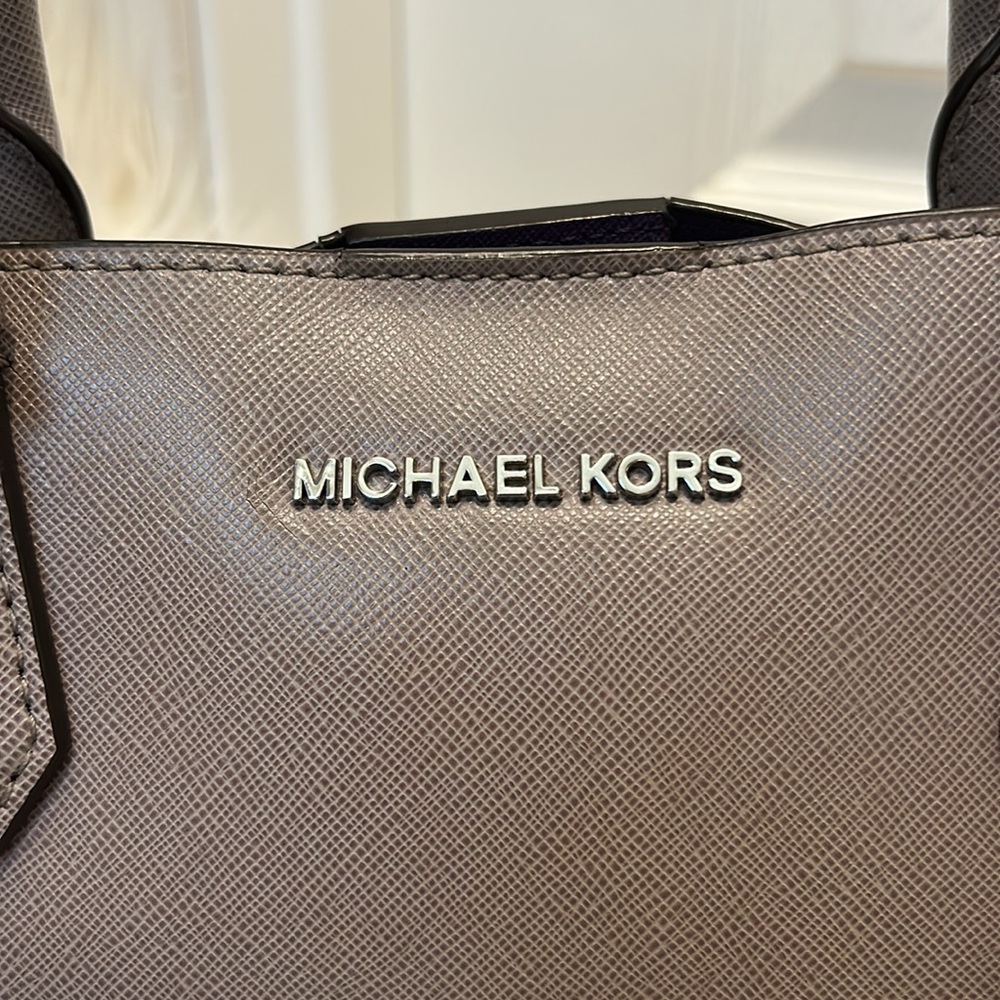 Michael Kors Greenwich Large Grab Bag - Picture 3 of 15